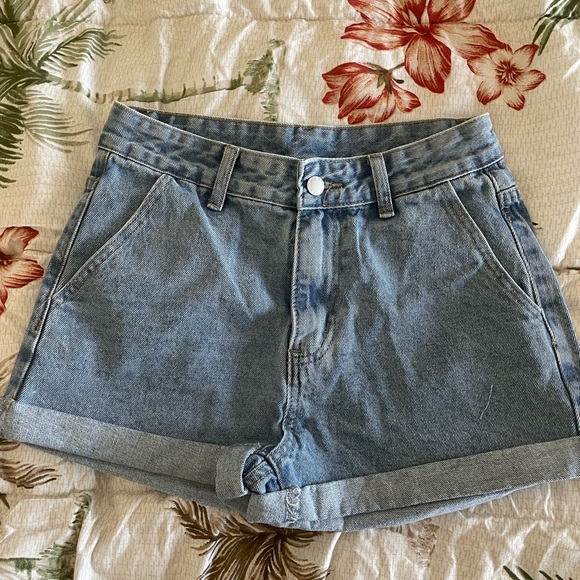 SHEIN Mom Shorts - Picture 1 of 2